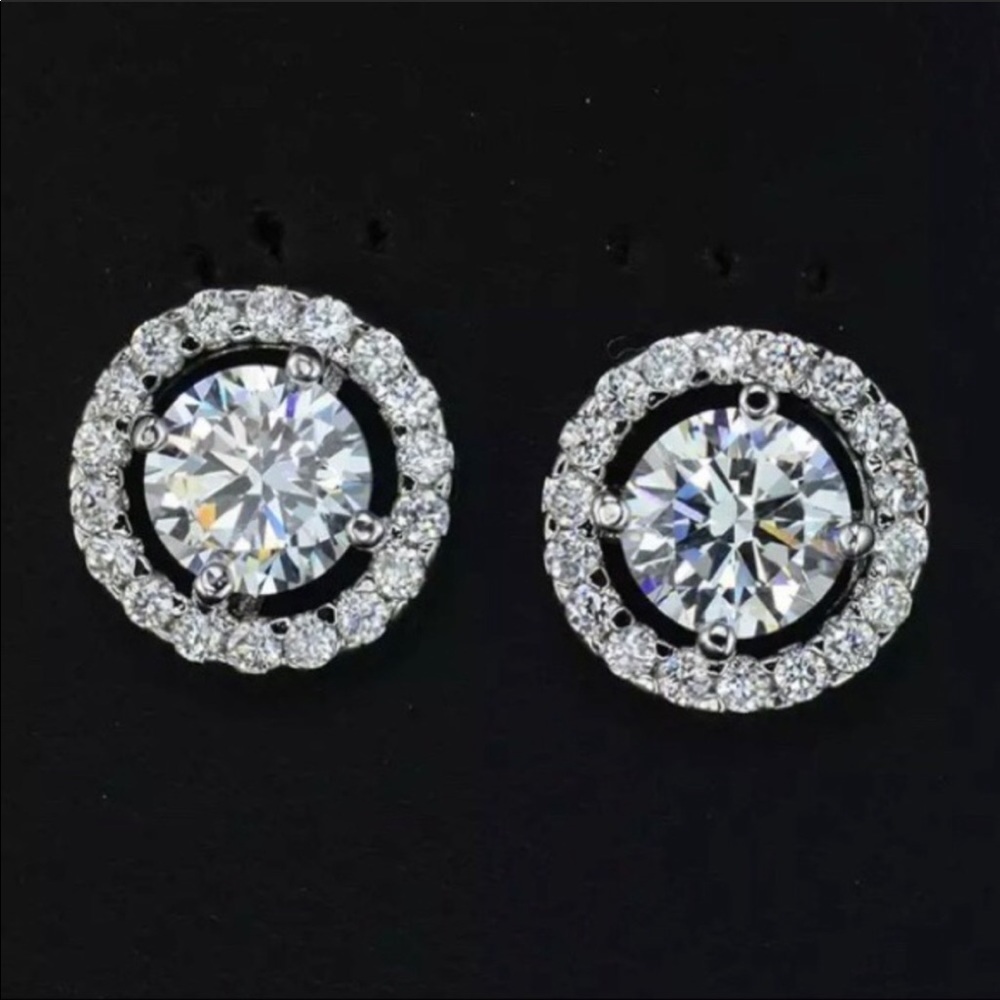 Stunning Silver and diamond halo stud set - Picture 2 of 3